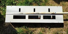 Pr. Prázdnou bednu na el. rozvaděč a podobně.