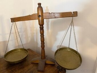 Unikátní starobylá lékárenská váha