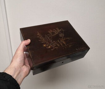 Starožitná drevená kazeta