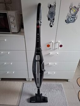 Tyčový vysavač Hoover