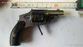 revolver 6,35 malý