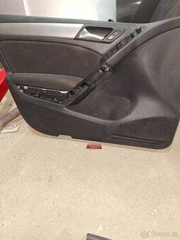 Tapec (oblozeni dveri) Golf 6