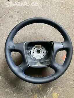 Renovovaný volant Škoda Octavia 2, modrá niť.