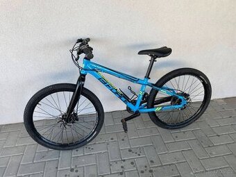 Lehké kolo Force Forkys 24" 1x9 + helma zdarma