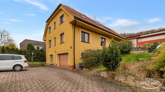 Velký rodinný dům 6 + 2, na pozemku 1.067 m2, Tuchoměřice, P