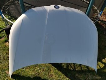 Krasna predni kapota skoda Kodiaq pred FL