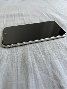 Apple iPhone 11 - biely