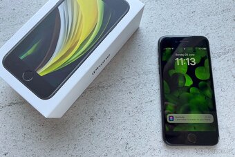 Iphone SE 2020 128GB černý