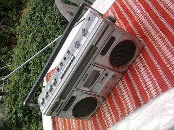 HITACHI TRK-8210EW (Made in Japan/1981)