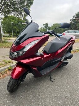 Honda PCX 125 rok 2021 červená