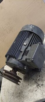 elektromotor patkový  s řemenicí