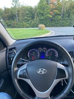 Hyundai i30 ,1.6 -85 kw 2010, STK platí 2027
