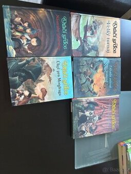 Set knih (Hunger games,Hobit,Deník malého poseroutky…)