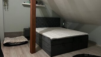 Čalouněná postel