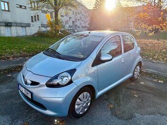 Toyota Aygo 1.0 50kW KLIMA. najeto 98000km STK 9/26
