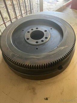 Zetor super 50 setrvačník