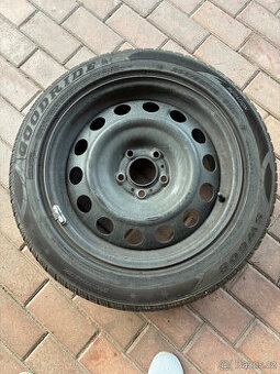 PRODÁM zimní pneu 205/55 R 16 na discích