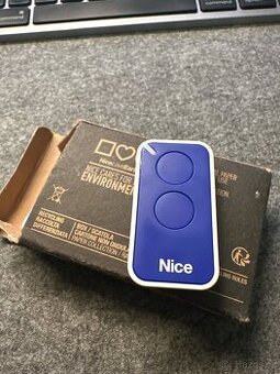 Dálkový ovladač pohonu brány a vrat NICE INTI-2B modrý, plov