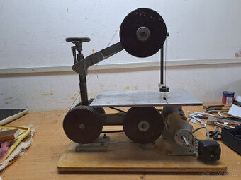 stolní pásová pila