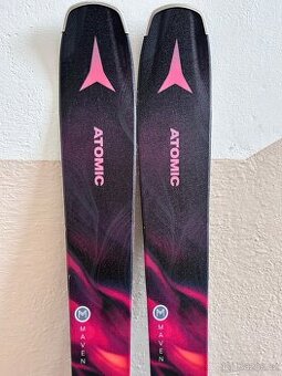 Sjezdové lyže Atomic Maven 86