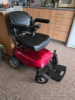 Invalidní elektrický vozík