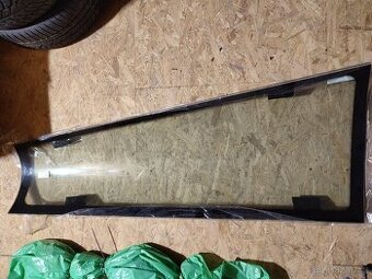 Zadní boční sklo JCB 3CX, 827/30482