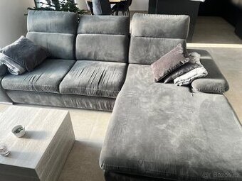 Šedá rozkládací sedačka