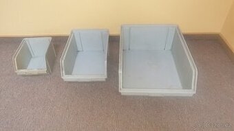 Stohovatelný zkosený zásobník, ukládací plastová bedna,