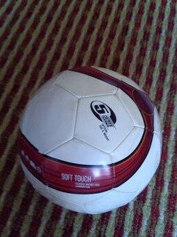 Prodám fotbalový míč nepoužívaný