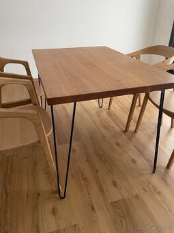 Jídelní stůl dub masiv