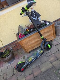 Dětská elektrická koloběžka