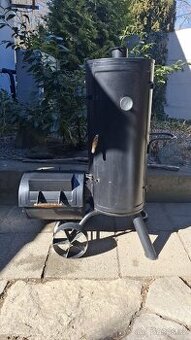 Zahradní udírna s grilem