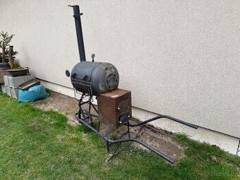 Ručně vyráběný gril na zakázku (kolečka)