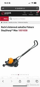 Vřetenová sekačka na trávu FISKARS StaySharp Max + koš