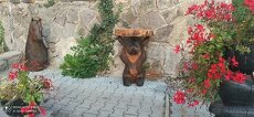 Zahradní dekorace medvěd stolek, motorovou pylou - 1