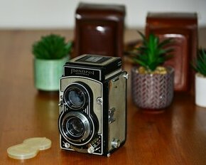 Starý fotoaparát Flexaret VII (1967)
