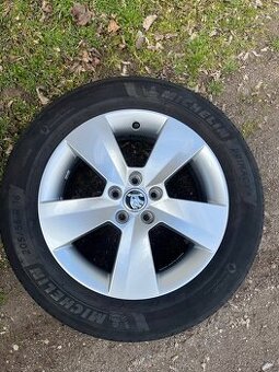 Hliníková kola s letní pneu Škoda Scala 205/55R16