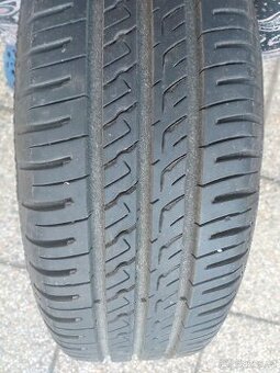 Letní pneu 185/60 R15, disky plech, koberečky