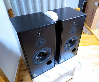 Harbeth Super HL5 Plus -- Price : 1800 EUR - 1
