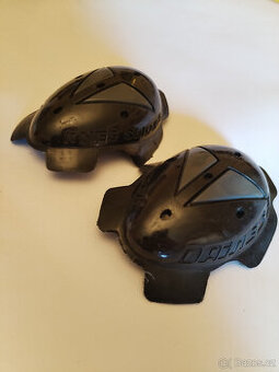 Kolenní slidery Dainese. - 1