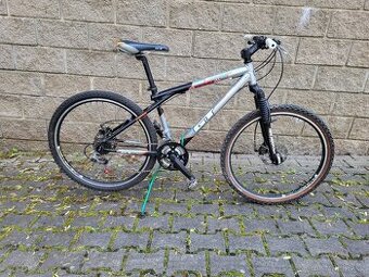 GT Avalanche 3,0 ve velikosti S