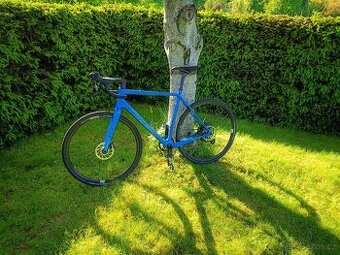 Zánovní gravel kolo – karbon / DT Swiss 1600 / 8,6 kg