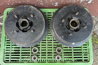 Škoda 1000MB - nové přední brzdové bubny - 1