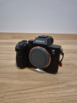 Bezzrdcadlovka Sony A7III, příslušenství