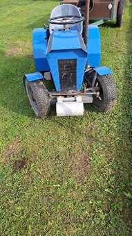 Dělaný traktor půdní frézy PF 62