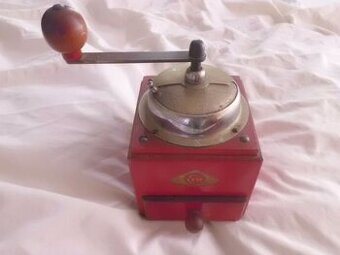 Pěkný Starožitný dřevěný Mlýnek na Kávu - Eva