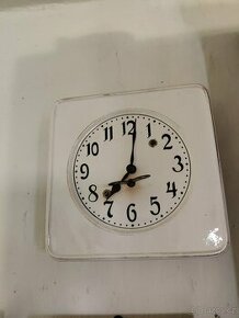 Porcelánové hodiny