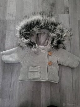 Krásný zateplený svetr pro miminka 56