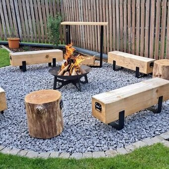 Zahradní lavice k ohništi