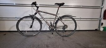 Trekové kolo Kellys